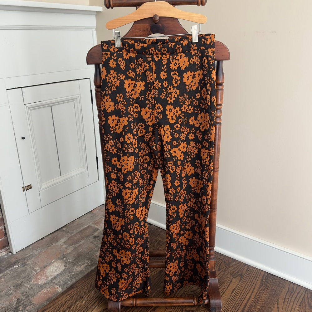 Floral Pattern Flared Knit Pants